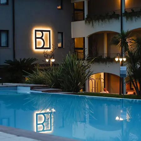 Готель Bella & Restaurant With Private Dock For Mooring Boats 4*
