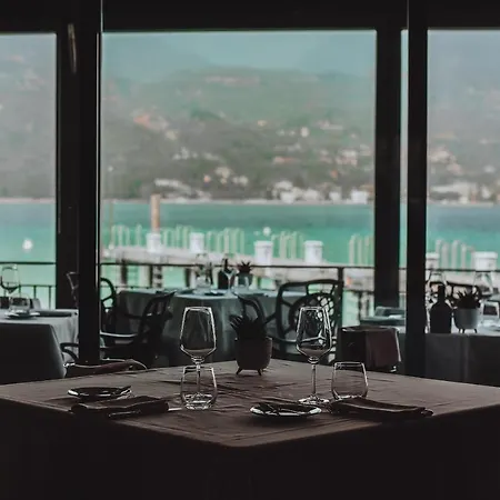 Bella & Restaurant With Private Dock For Mooring Boats Готель 4*
