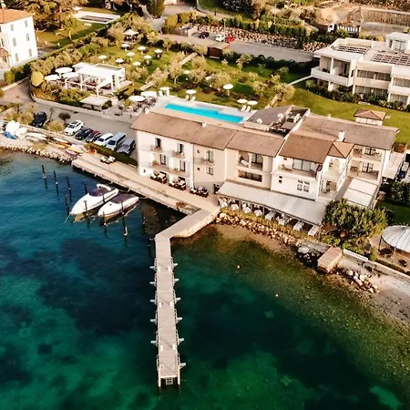 Готель Bella & Restaurant With Private Dock For Mooring Boats Сан-Феліче-дель-Бенако