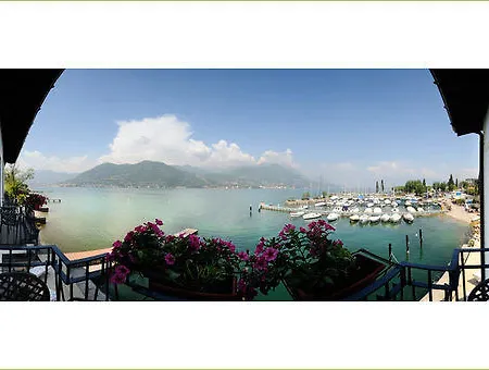 Bella & Restaurant With Private Dock For Mooring Boats 4*